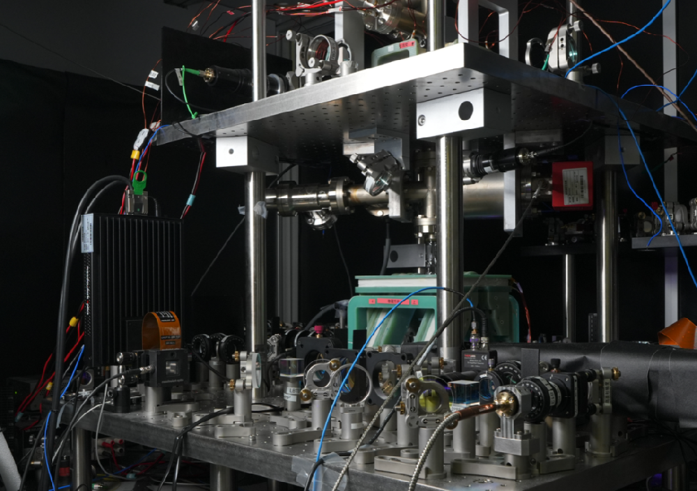 为万原子级量子计算奠基！我国团队实现瞬时无损阵列重排