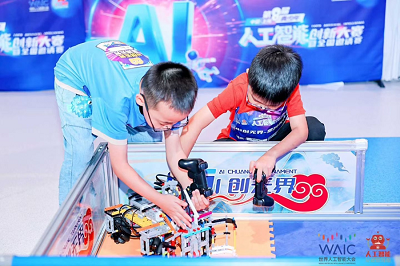 临港青少年AI赛事启动，四大赛道展现少年科创力量