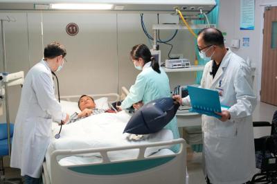 沪上举行化学事故医学救援实战演练