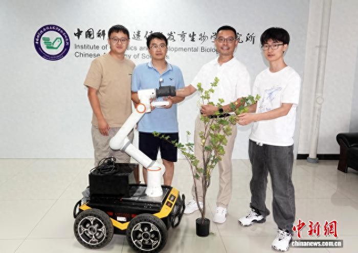 农业革命新突破：中国自主研制智能育种机器人