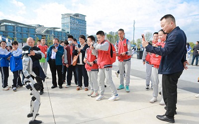 成都举办数字文创科技展 35支团队亮出创新成果