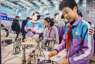 海淀学子智创未来 AI教育点亮科学梦想